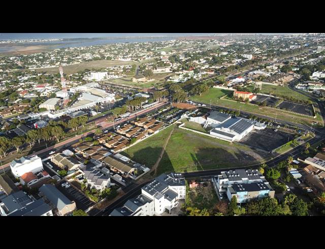 300M² BUILDING FOR SALE IN TABLE VIEW